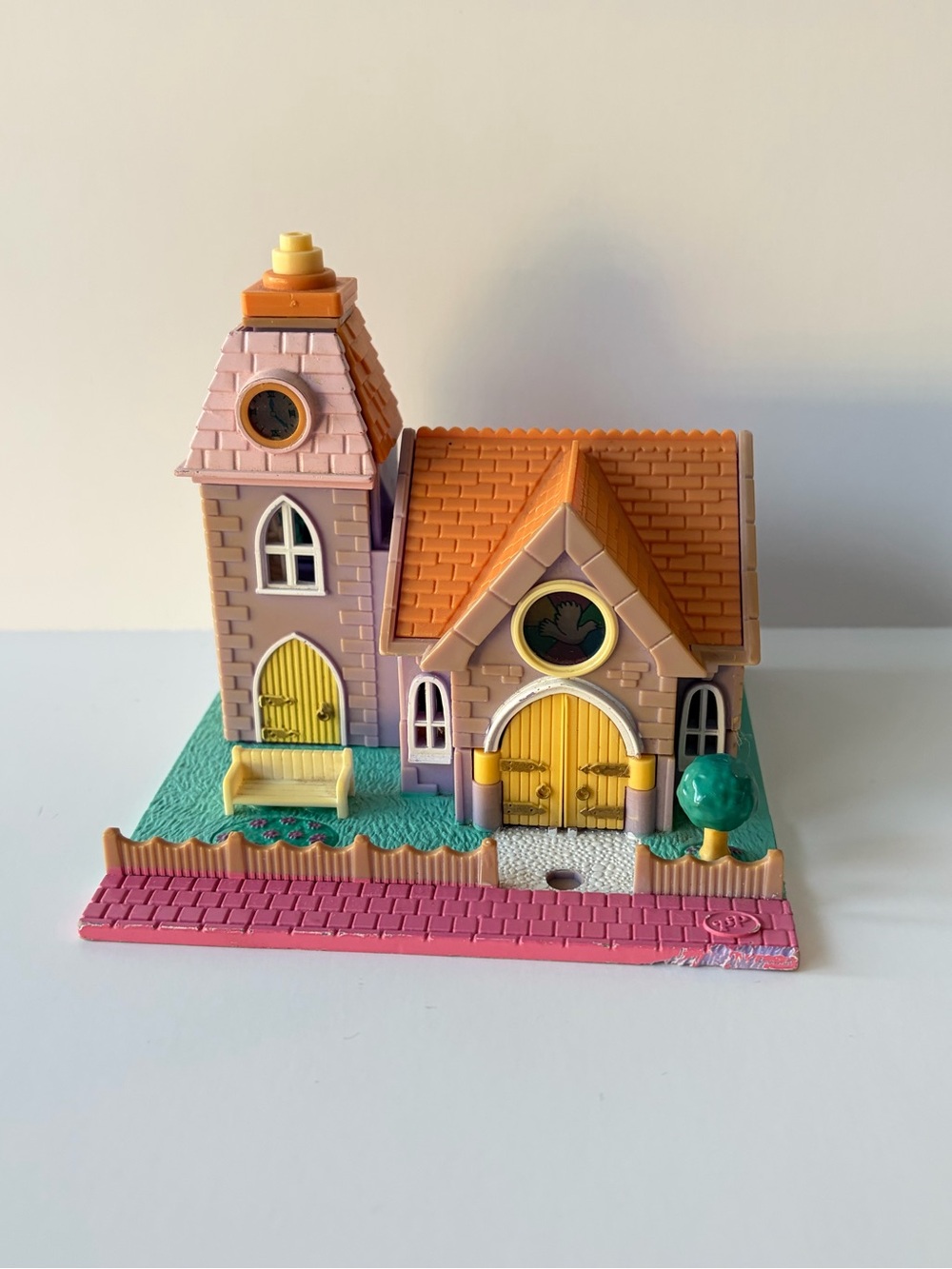 Polly Pocket Light up Wedding Chapel